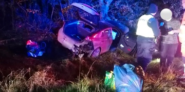 Vozidlo vyjelo mimo silnici a narazilo do stromu