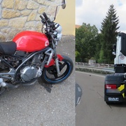 Motocyklista způsobil značnou škodu a utekl od nehody