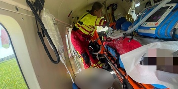 Na muže spadl betonový panel