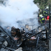 Rozsáhlý požár úlů, hasiči nevylučují ani úmyslné zapálení