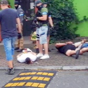 Vyděrači chtěli oběti uříznout prst