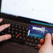 "Jasně, číslo platební karty a CVV kód vám ráda dám!"