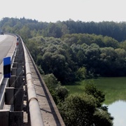 19letý chlapec spadl nebo skočil z dálničního mostu