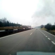 Dálnice na Rozvadov, hoří zde auto, uzavírá se komunikace