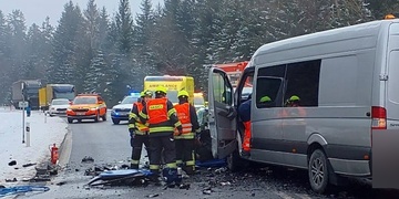 Čelní střet skončil smrtí řidičky