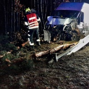 Těžce opilý řidič se zákazem řízení nezvládl před Plzní řízení