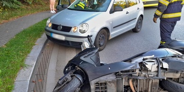 Další střet osobního vozu se skútrem