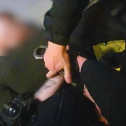 Extrémně agresivní dívku zkrotil až taser