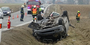 Vážná nehoda uzavřela hlavní tah na Most