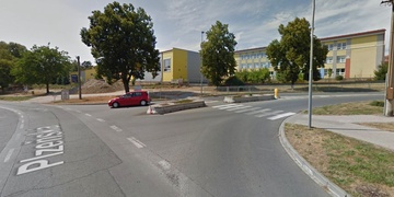 Ranní nehoda ve Vejprnicích - policie hledá řidiče BMW