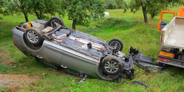 Nákladní vůz ujel při skládání betonu