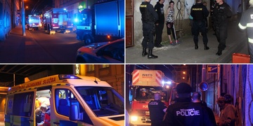 Noční požár v centru Plzně, evakuovali šest osob a psy