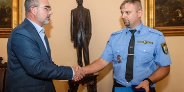 Strážník Michal Buřič získal medaili cti