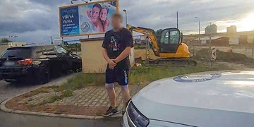 "Řidičák nemám, mám totiž zákaz řízení, a moc prosím pánové, nešlo by s tím něco udělat?"