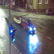 Neviděli jste nehodu Peugeotu s katamaránem na vleku?