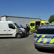 Řidiče ujíždějícího od nehody v Plzni pronásledovala pohotová svědkyně až do Přeštic