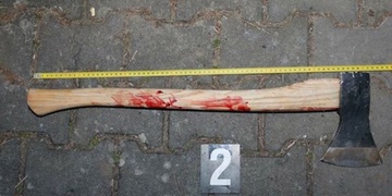 Opilí cizinci se sekerou děsili kolemjdoucí