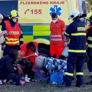 Střet osobního vozu s tramvají na Slovanech