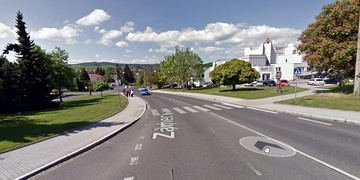 Zranil sedmiletou dívku a ujel