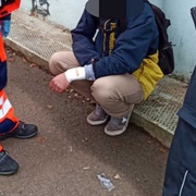 Podřezal si zápěstí a chtěl skočit do řeky