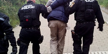 Muž napadl městské policisty! Nyní mu hrozí odnětí svobody až na čtyři léta