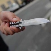 "Přepadli mě dva muži s nožem a zbili mě" lhala žena