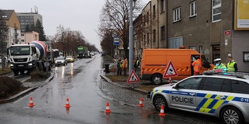 Policie musela uzavřít Částkovu ulici