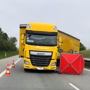 Řidič kamionu zemřel za jízdy