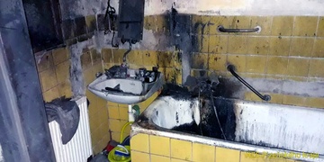 Vypálil si koupelnu benzínem