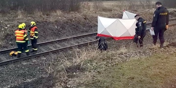 Vlak srazil a na místě usmrtil člověka