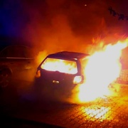 Auto na Vinicích někdo zapálil úmyslně