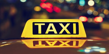 Taxikář zbil zákazníka, ten pak z auta musel vyskočit za jízdy