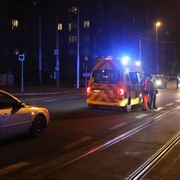 Střet dvou aut a tramvaje