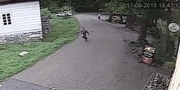 Sledujte „JÍZDU GRÁZLŮ“: Krádež auta, vloupání do domu, další vykradená auta a finální zadržení