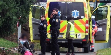 Dal si perník a zpěvem zaháněl neonacisty