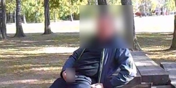 Onanoval u obchoďáku, na zastávce i za chůze po ulici