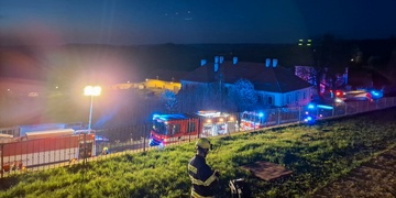 Požár zámku - byl vyhlášen 3. stupeň požárního poplachu a na místě zasahovalo dvaačtyřicet kusů techniky