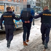 Pokus o útěk celostátně hledaného po Americké třídě byl marný