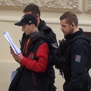Soud slibům školního útočníka neuvěřil a dnes ho poslal do vazby