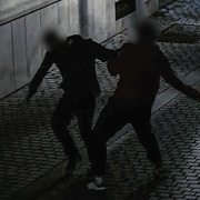 Rvačka v centru Plzně