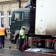 Zcela zbytečná smrt pod koly kamionu