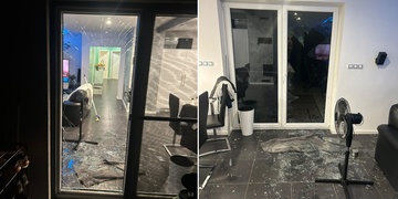 Divočák vnikl do domu a zranil mladého muže