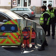 Auto srazilo maminku s chlapečkem