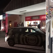 Noční nákup a policejní manévry kolem Penny