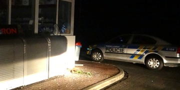 Muž odsouzený za pokus o vraždu napadl pumpařku