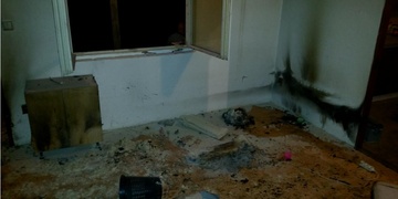 Požár uvěznil muže v bytě, o jeho život bojovali policisté