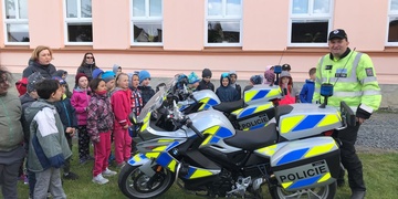 Den s policií na základní škole
