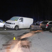 Z parkoviště udělal autovrakoviště a z místa utekl