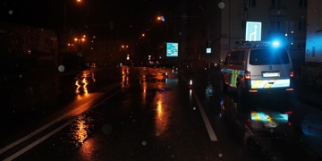 Pátrání: Auto na přechodu srazilo 18letou dívku a řidič ujel