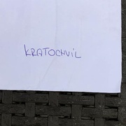 Hledá se pan Kratochvíl - majitel obálky nadité penězi